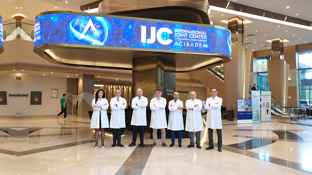 International Joint Center medical team at Acibadem Maslak Hospital