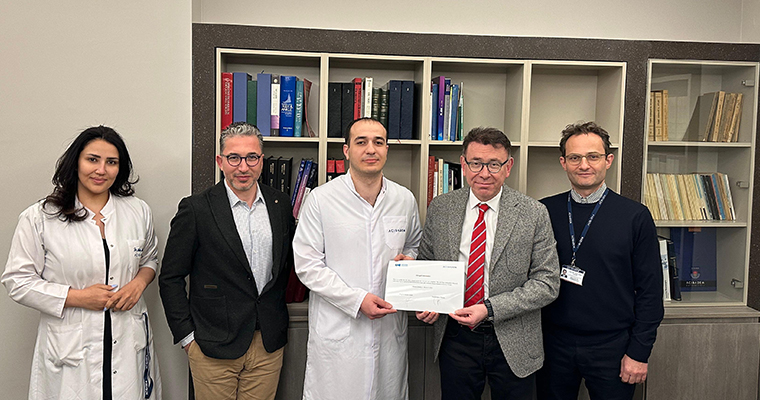 International visiting fellow receiving an IJC fellowship certificate